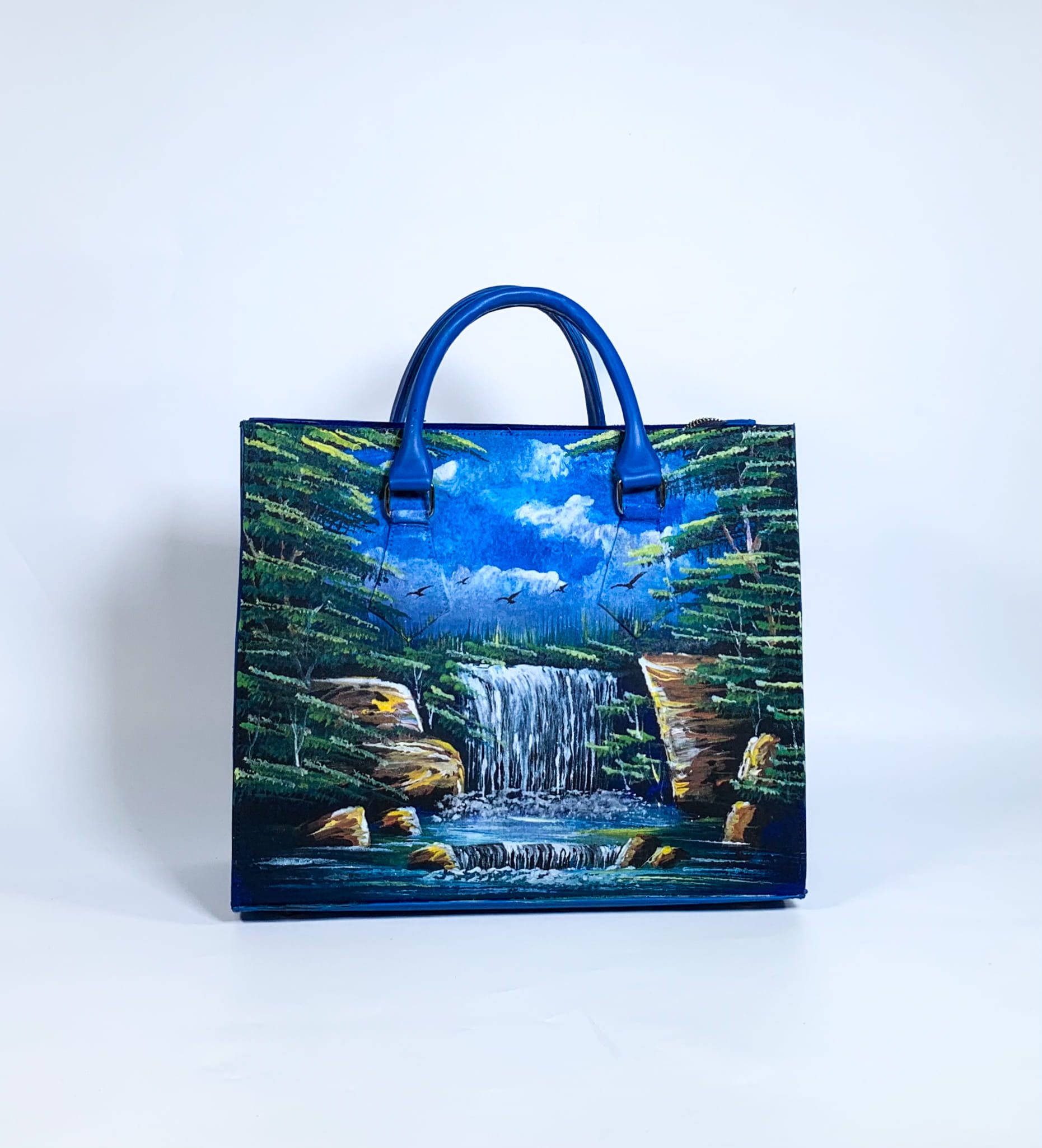 Top 5 Ankara Essentials You Can Buy Today – From Chic Bags to Cultural Gifts